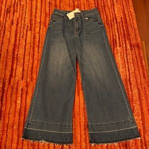 NWT H&M wide legged jeans distressed hem sz 4